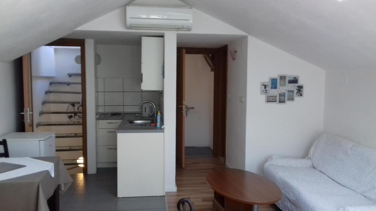 Apartments Mime - Small House Водице Экстерьер фото