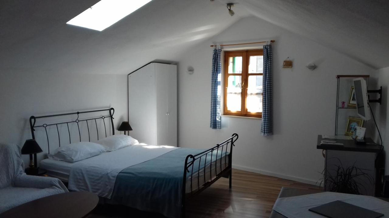 Apartments Mime - Small House Водице Экстерьер фото