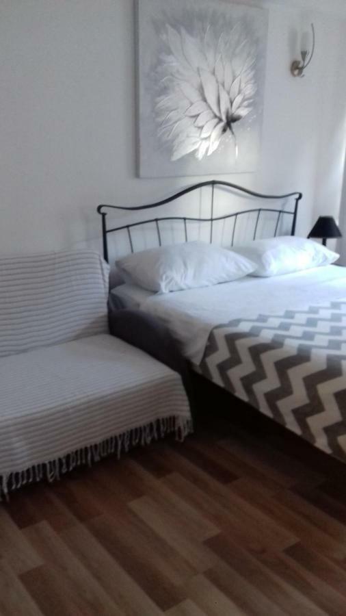 Apartments Mime - Small House Водице Экстерьер фото